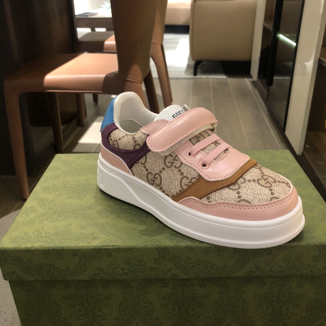 Children's shoes child